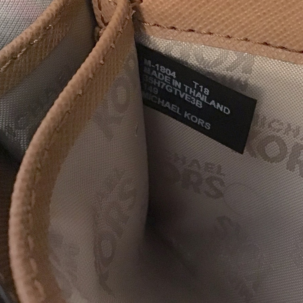 MICHAEL KORS, Jet Set Continental 3 Quarter Zip Around Wallet, NWOT - Picture 14 of 15
